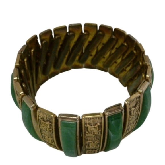 VINTAGE JAPAN JADE GREEN LUCITE & GOLD TONE ASIAN SYMBOL EXPANSION BRACELET - Picture 3 of 8